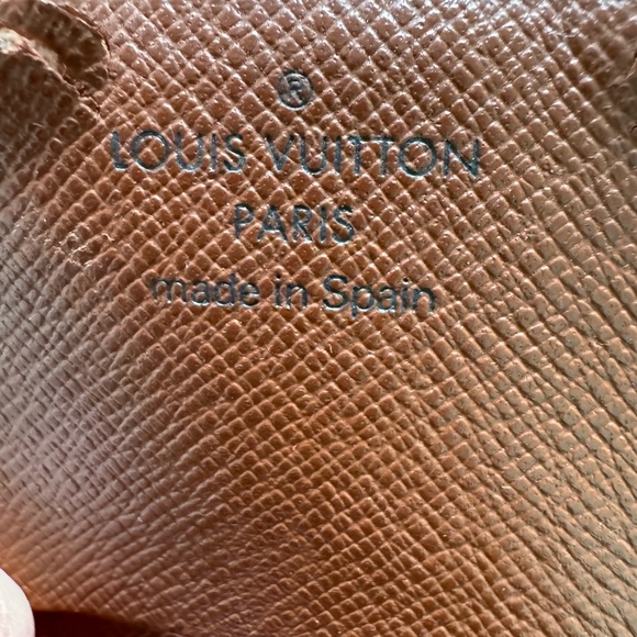 Louis Vuitton vintage monogram canvas card case - dog bites - Picture 4 of 7